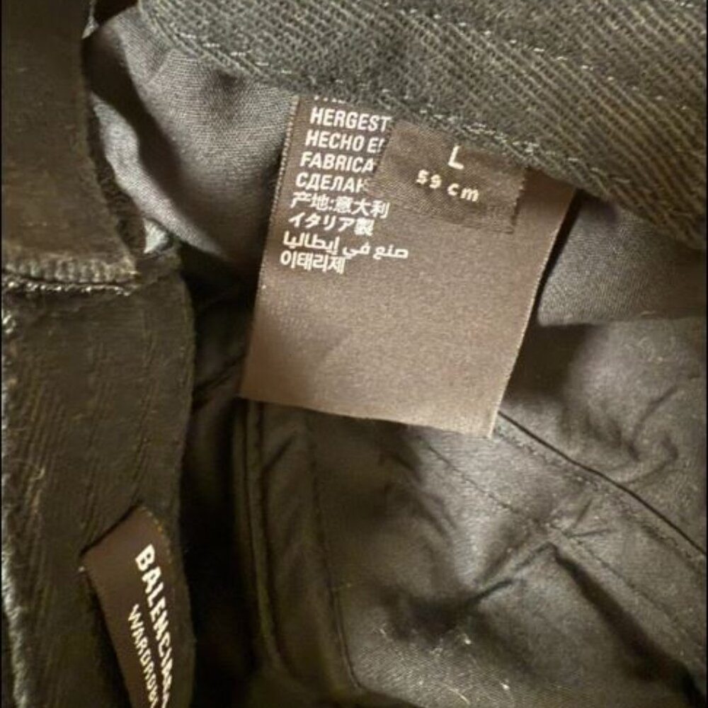 Balenciaga Dark Cap with White Embroidery - Picture 3 of 3